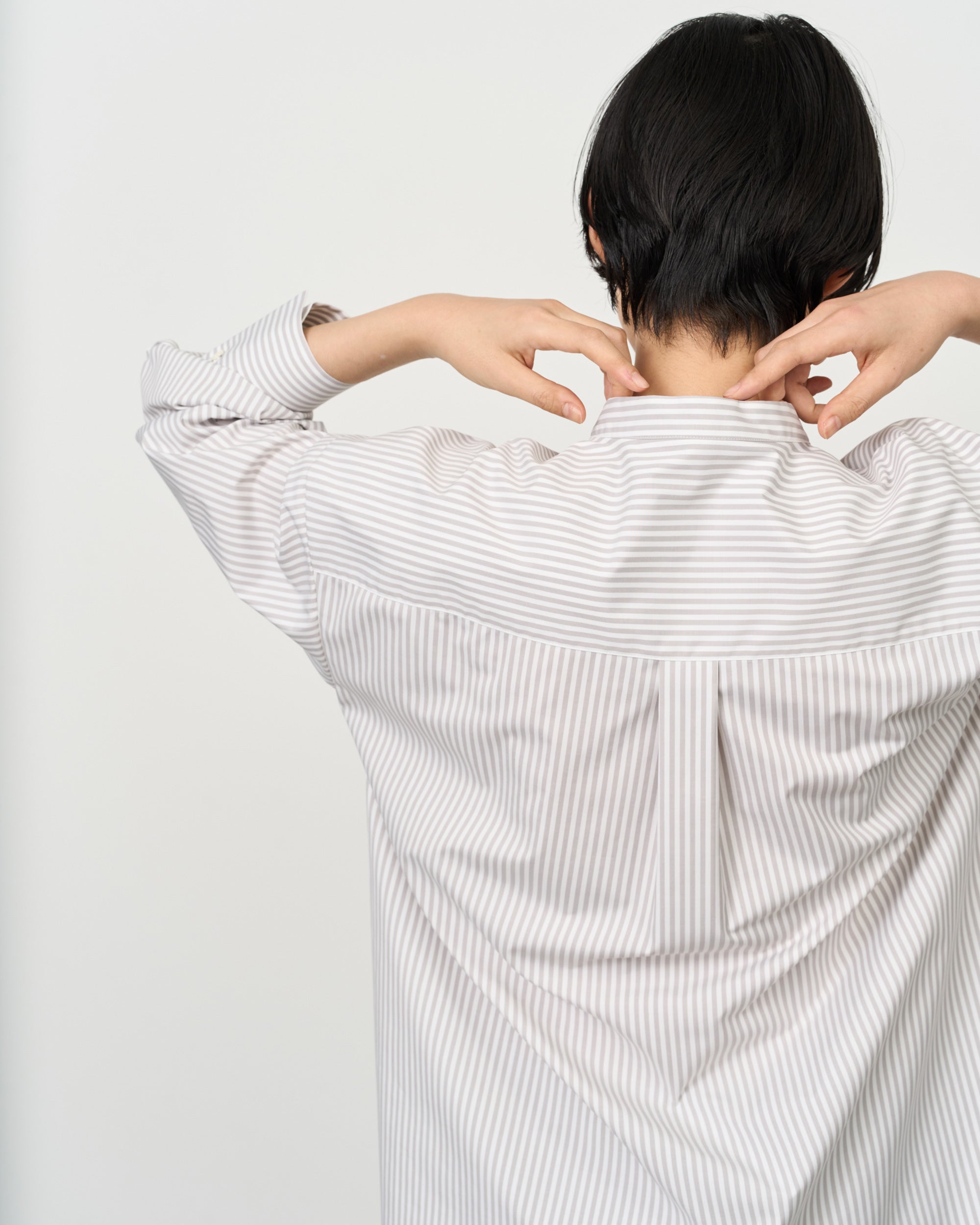 バンドカラーロングシャツ - SOÉJU online store｜上質な大人の女性の