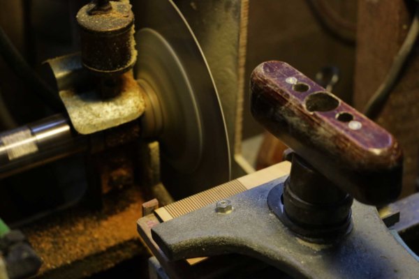 京都 十三や工房の「つげ櫛」、その魅力とお手入れ方法を職人に聞いた