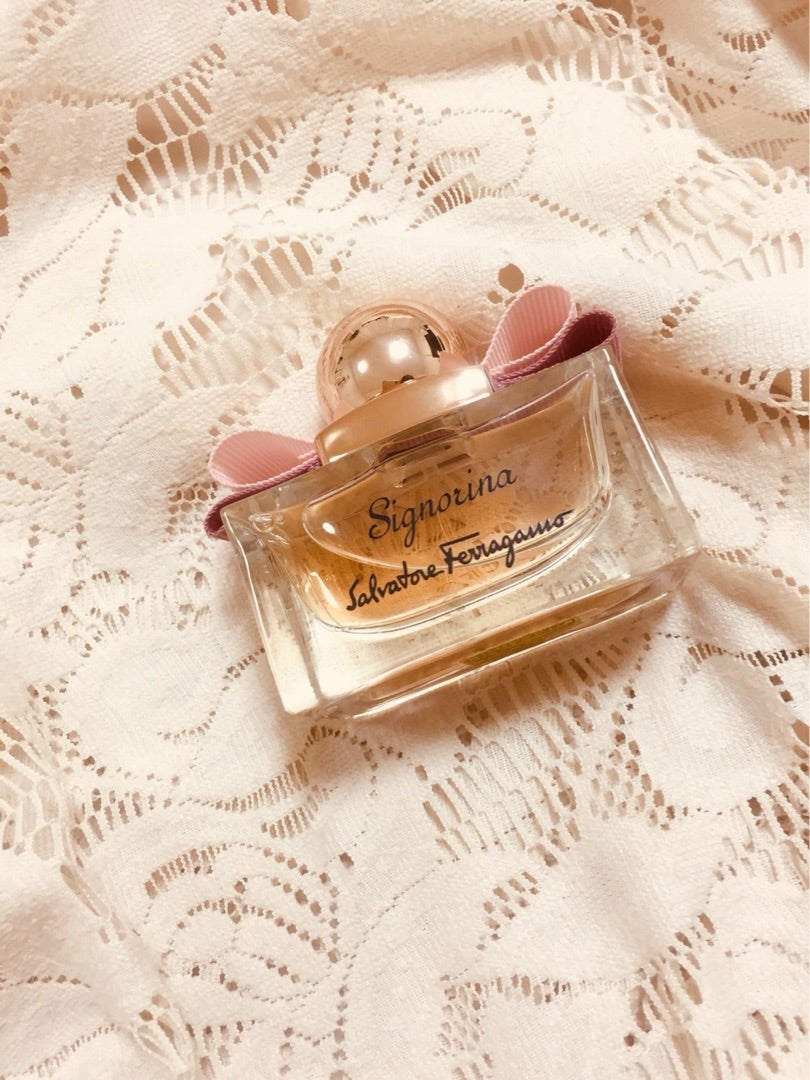 香水レビュー シニョリーナ サルバトーレフェラガモ | 香水レビュー