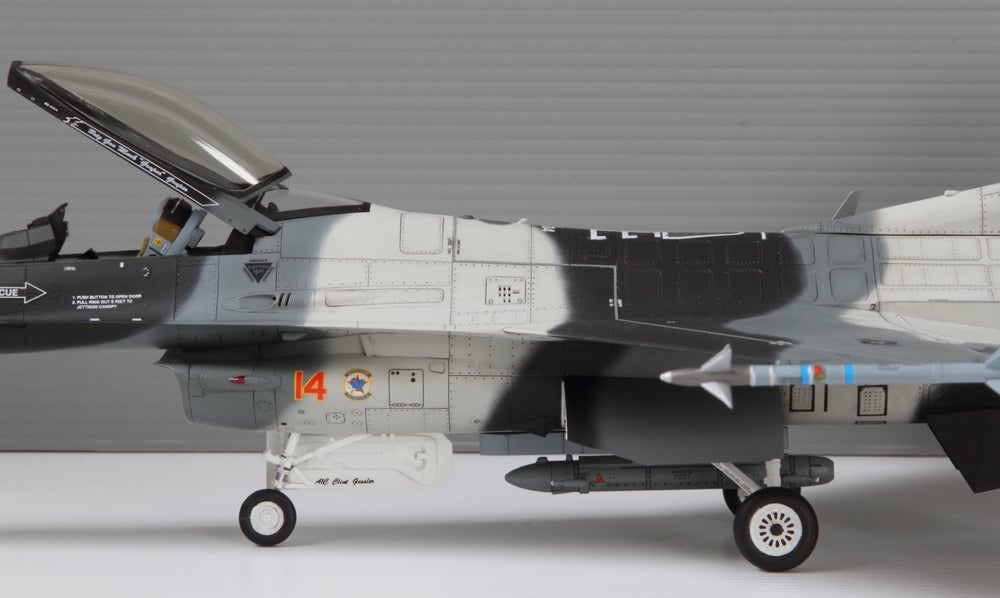 完成しました1/48 タミヤF-16C/N アグレッサー/アドバーサリー