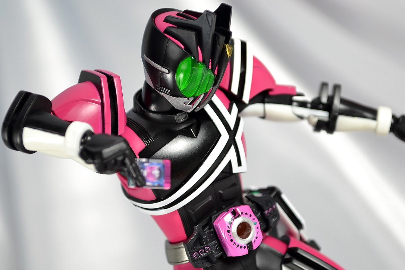 S.H.Figuarts 仮面ライダーディケイド（ネオディケイドライバーVer