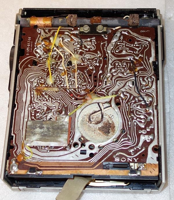 ICF-5500 音が小さいという不具合、ICの不良 | じんけいの修理日記