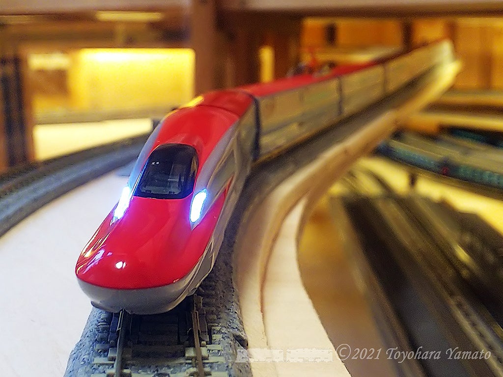 KATO E6系新幹線”こまち”入線～爆走試運転 [鉄道模型] | 重単5175