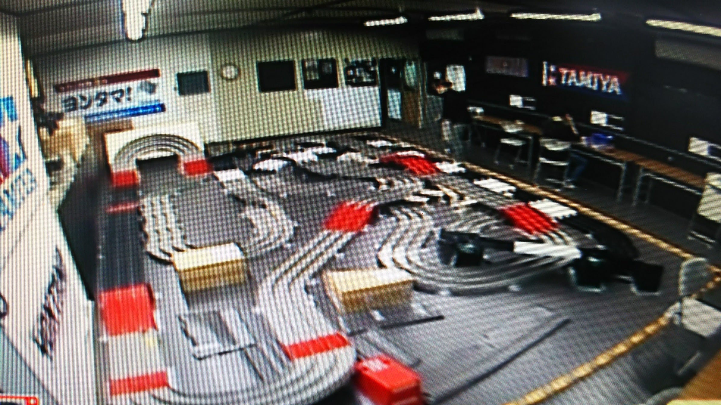 ミニ四駆コース YONTAMA タケCHAN新作コースレイアウトです白黒の