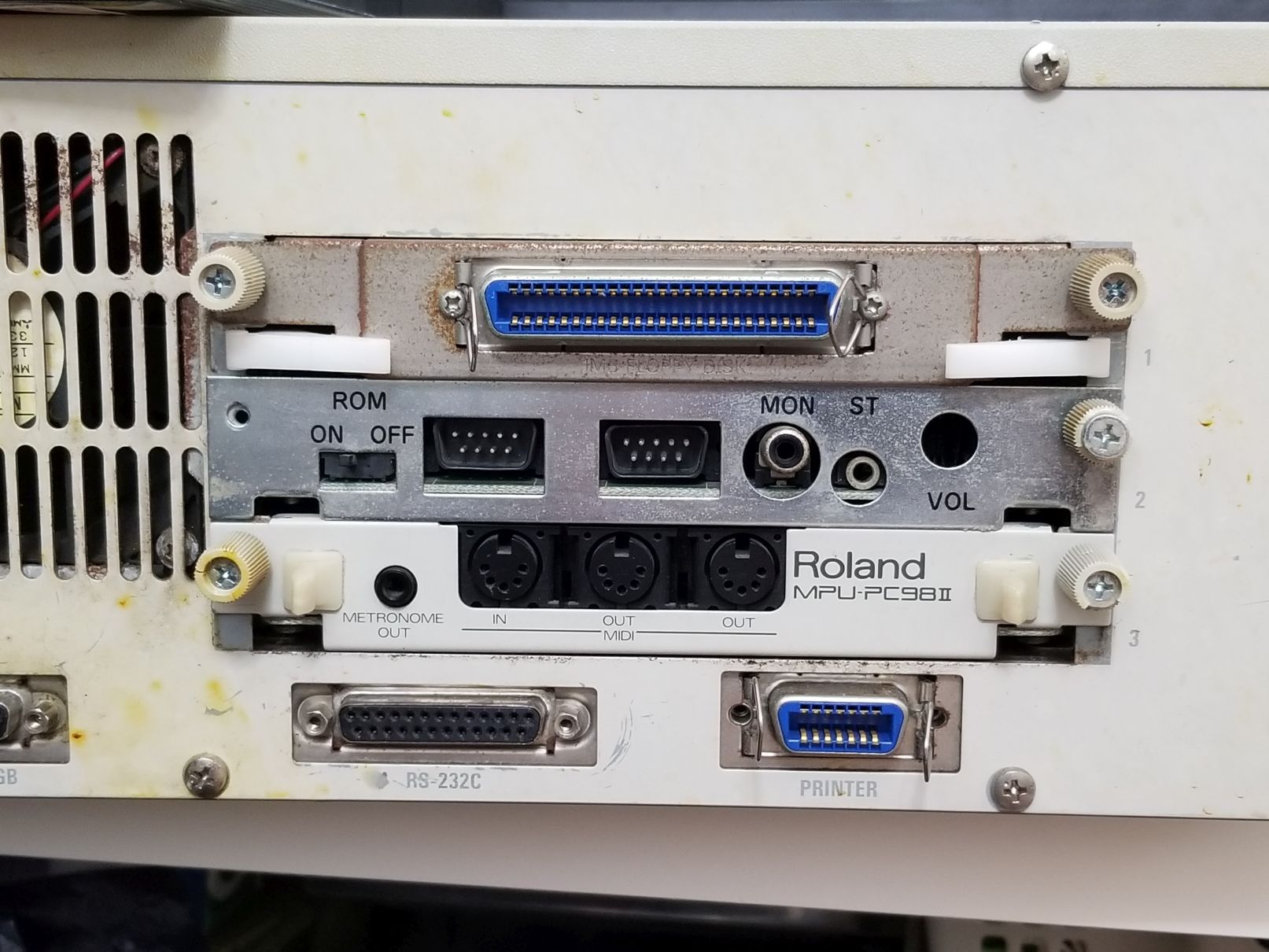 PC-9801BXが仕上がってきた！外付けFDD、そしてMIDIも！ | 令和に