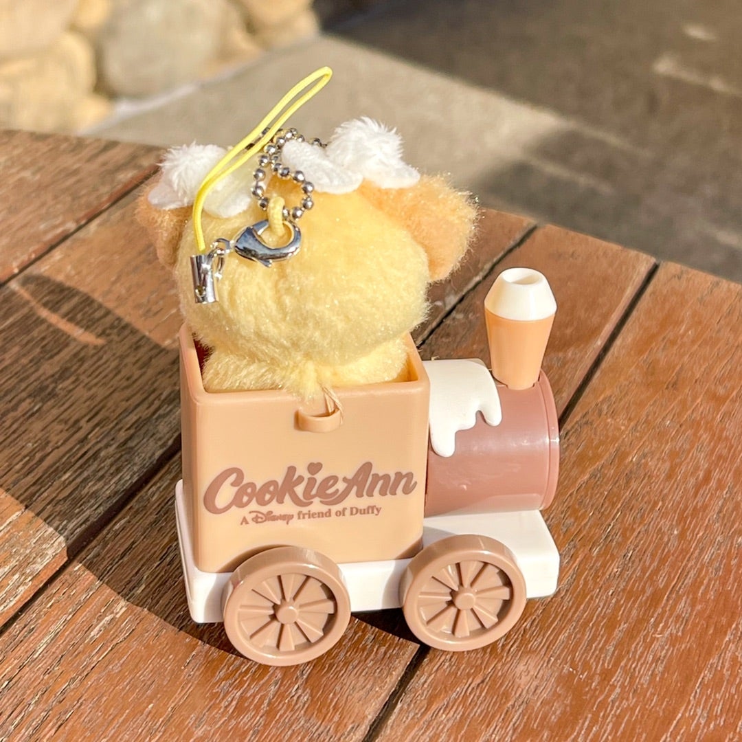 全種買い！汽車に乗ったダッフィーのぬいぐるみストラップ | Hatama
