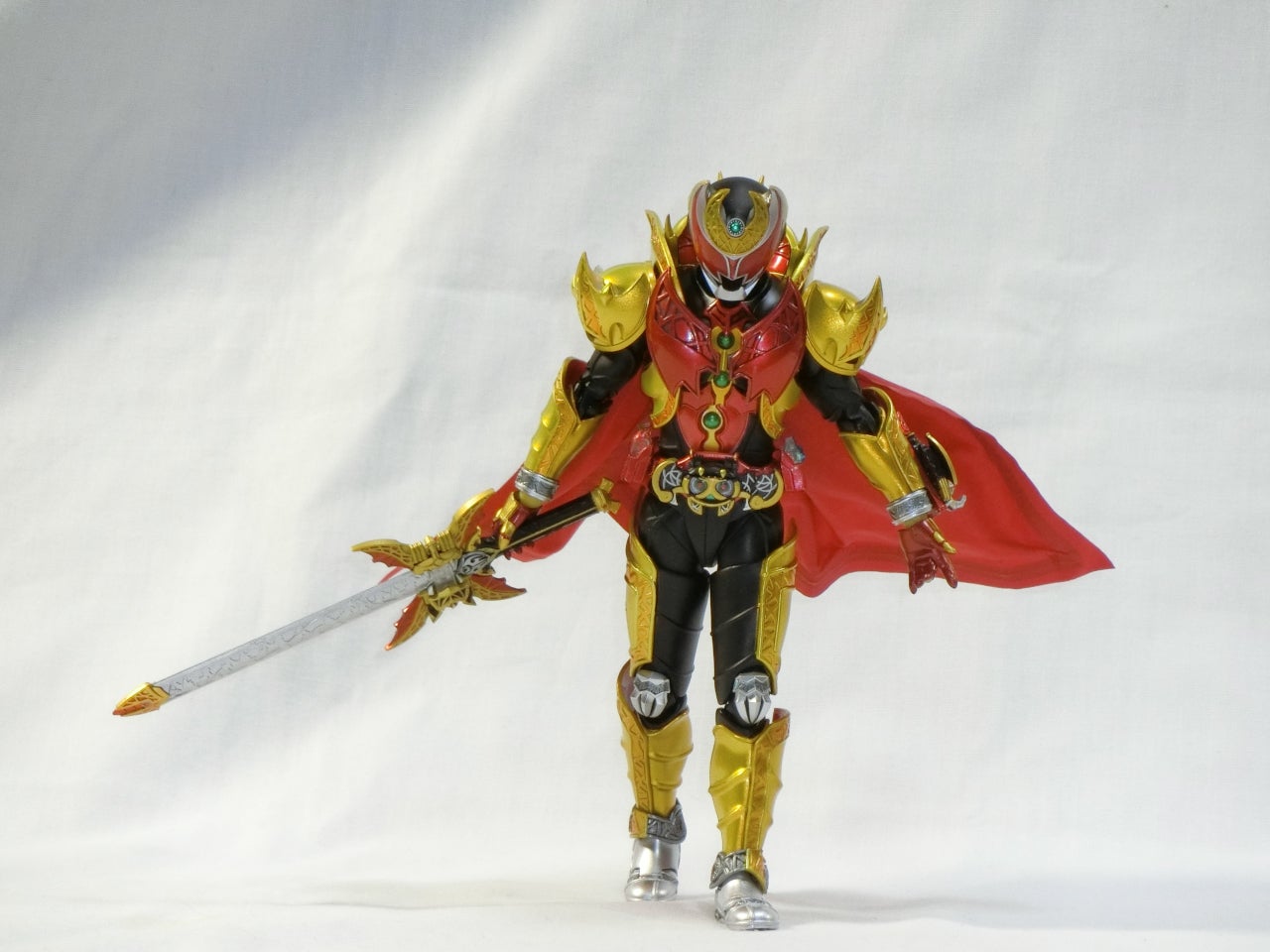 S.H.Figuarts 仮面ライダーキバ エンペラーフォーム（真骨彫製法