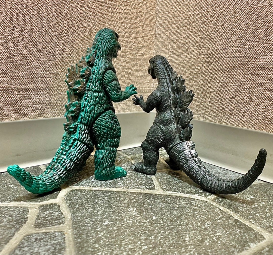 84年版ゴジラのソフビ〜バンダイ製とマーミット製の比較 | 怪獣玩具と