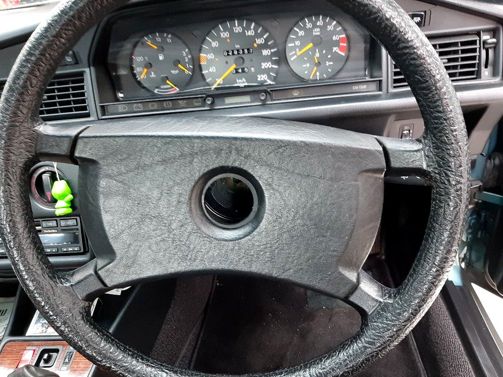 メルセデスベンツ190E ステアリング交換 モモ オリンピックⅢ