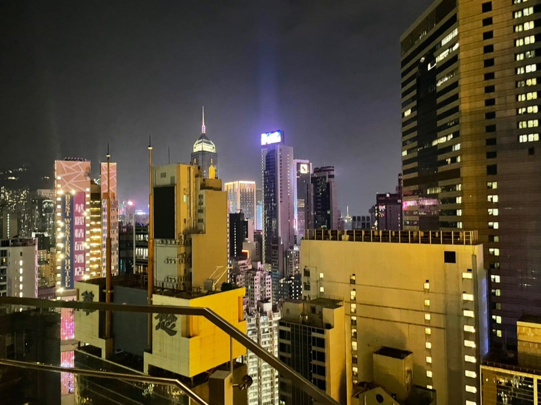 ここ好き！プールサイドの絶景ルーフトップバー！ | 香港在住えりの