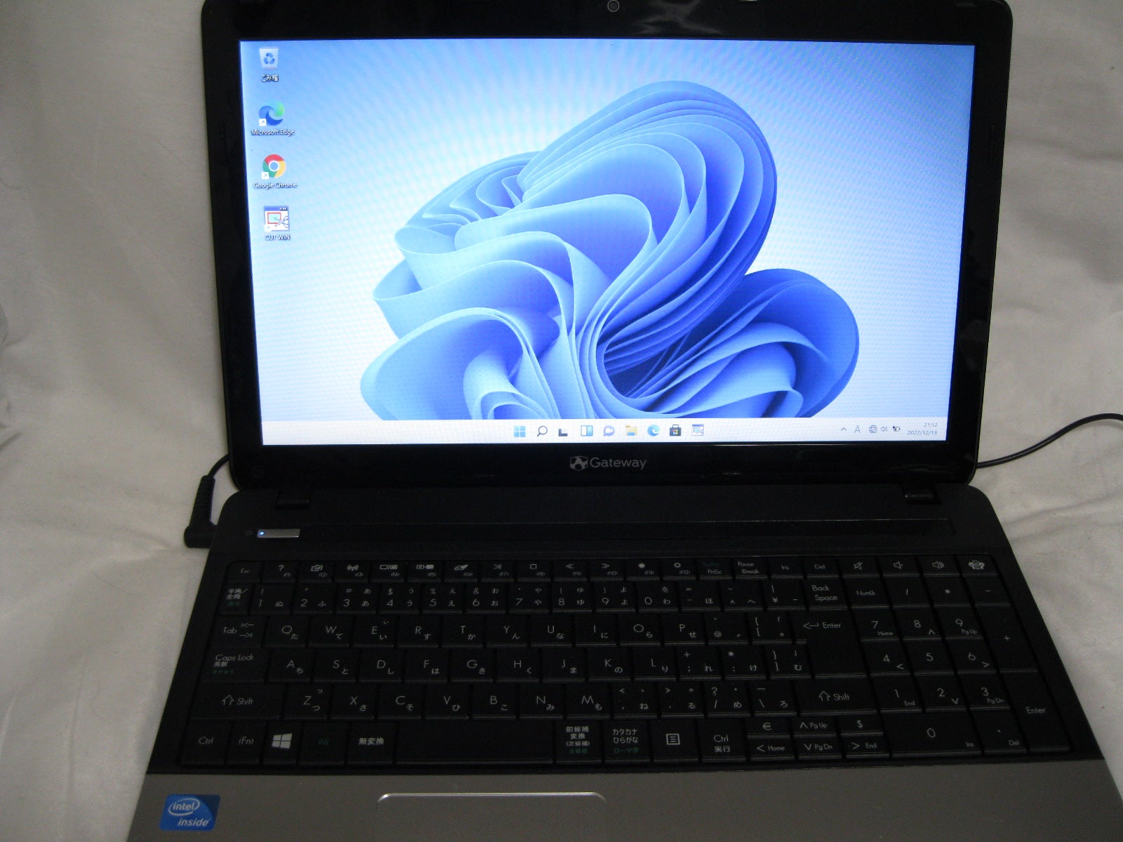 Gateway NE56R というノートパソコンを知人から無料でいただきました