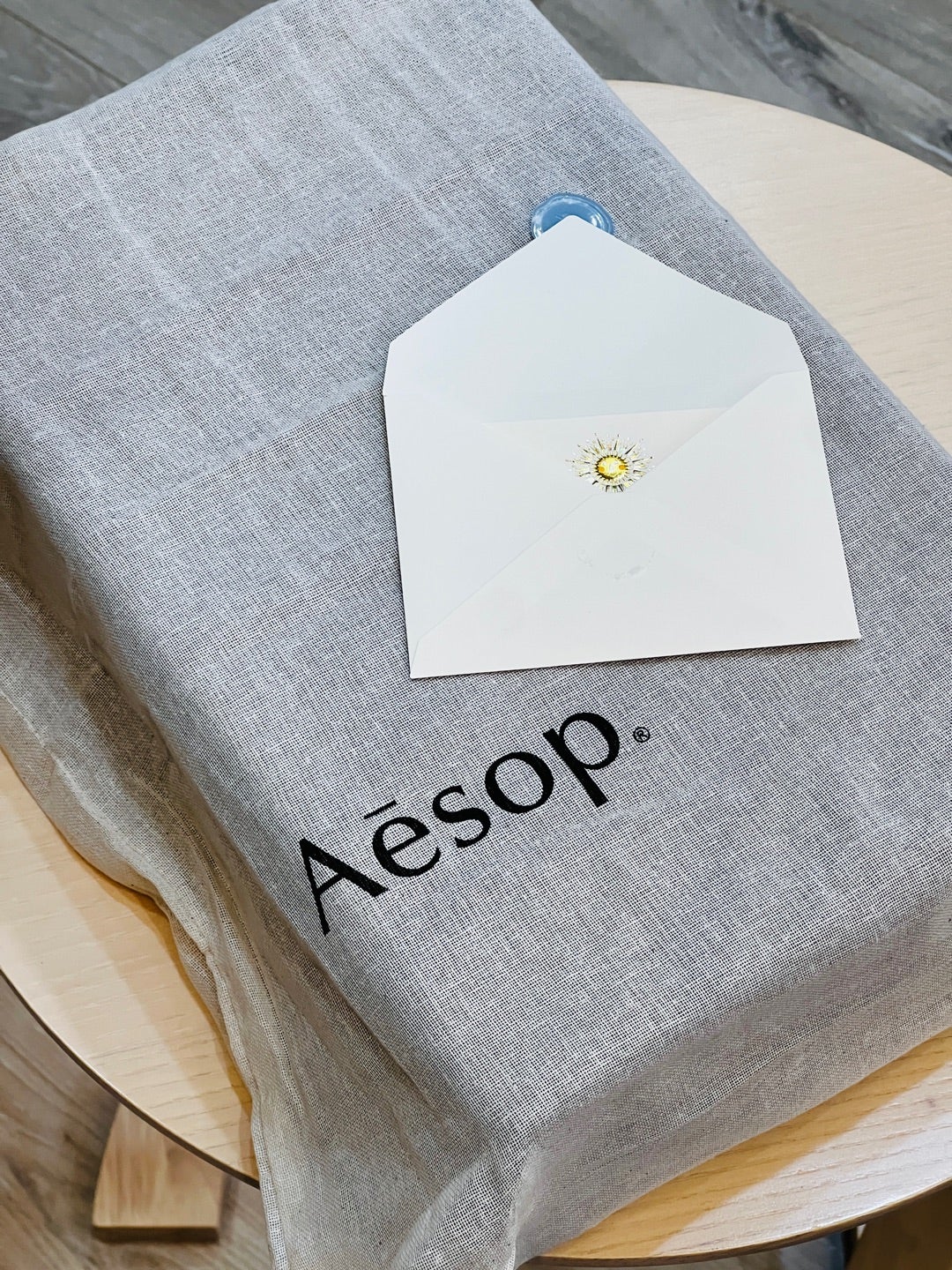 Aesop」フォーゲルスタジオがデザインしたブロンズ インセンス