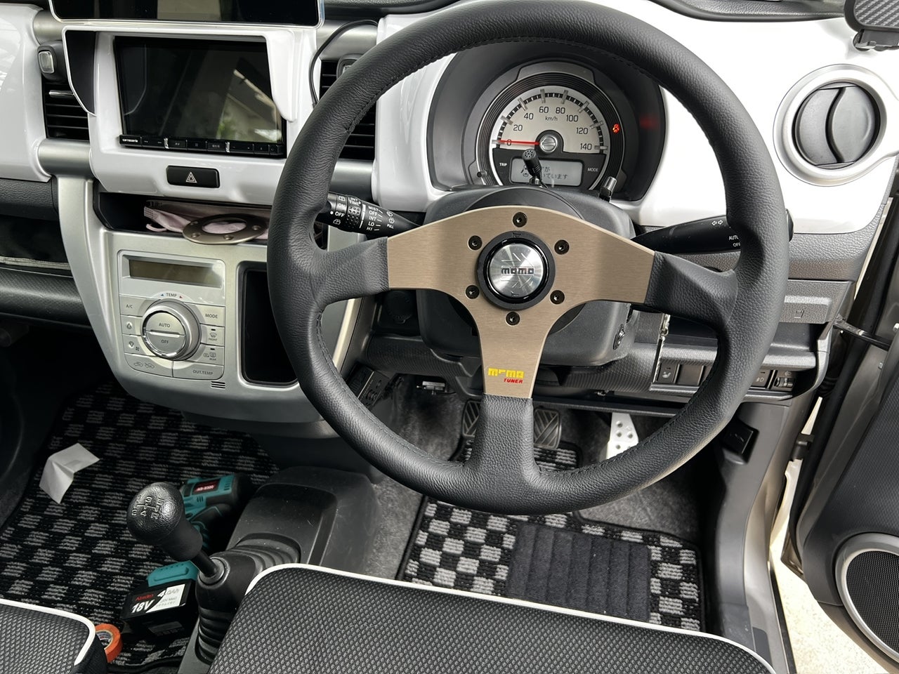 MOMO ウッド ステアリング INDY モモ ITALY07-96ボス付き MOMO ウッド