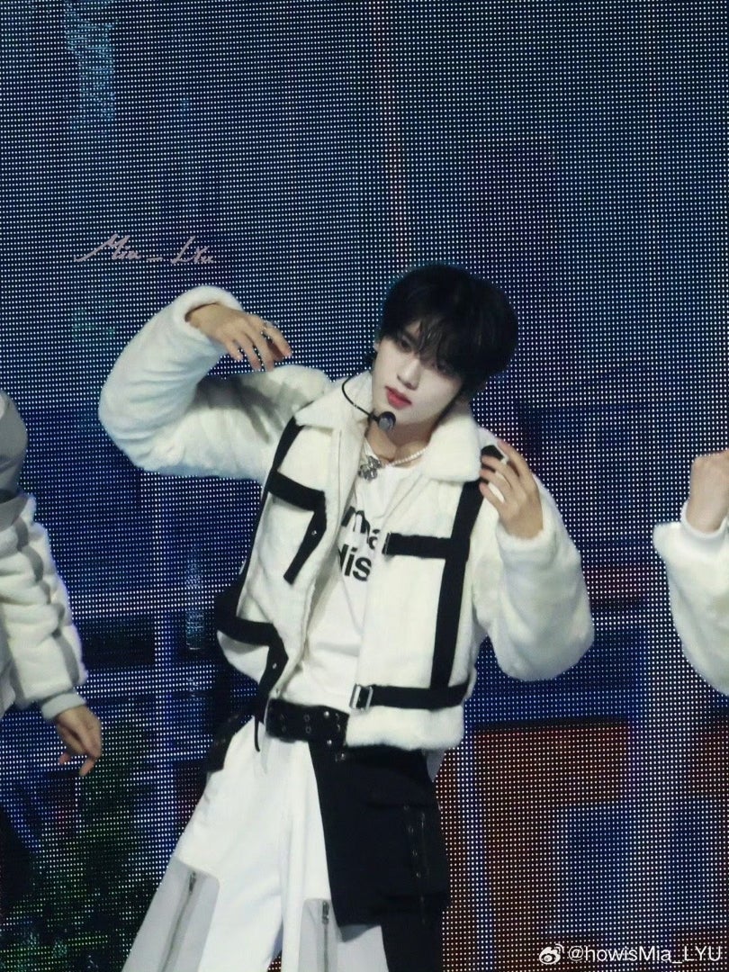 12/25 ZEROBASEONE ハンユジン SBS歌謡大祭典 画像 | みいのブログ