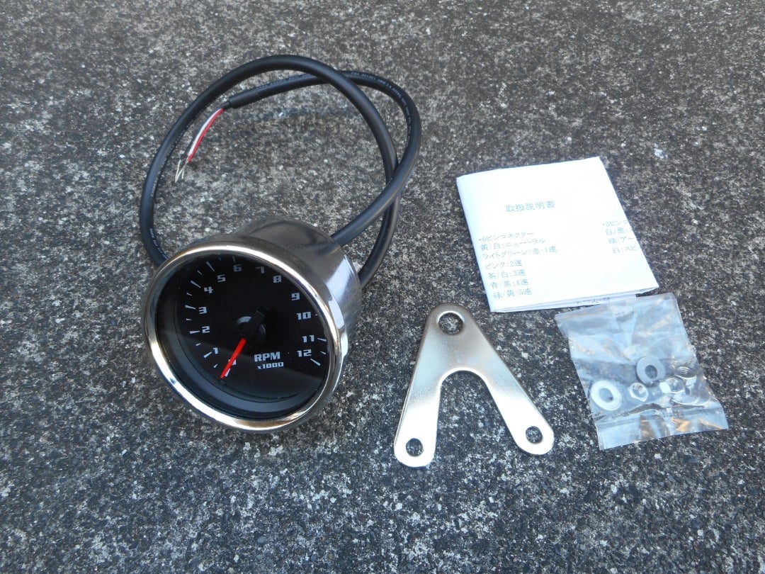 セロー225WE：タコメーター取り付け① 上手いステーがあった(嬉) | も