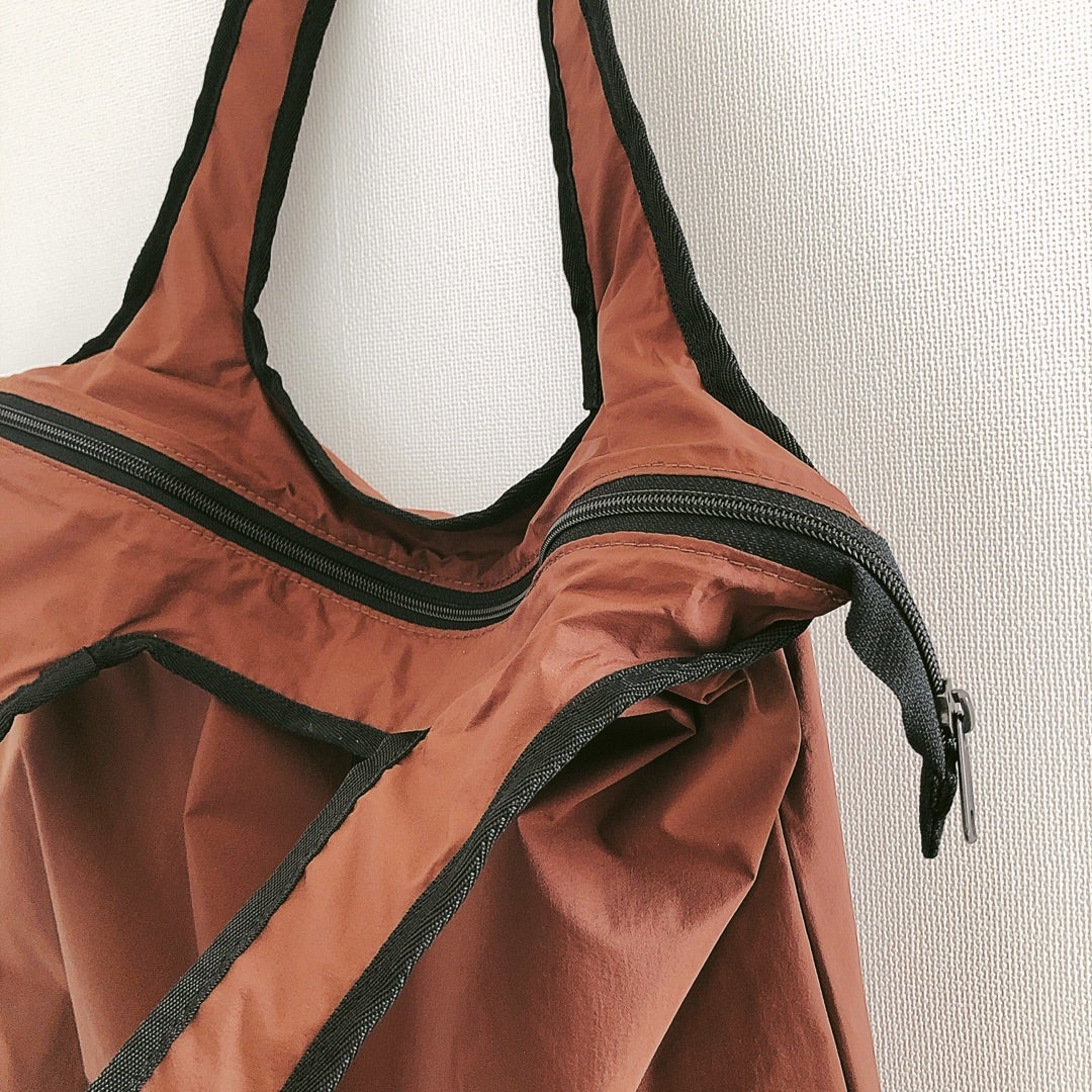 ファスナー付きが嬉しい！マーガレットハウエル×ミズノのトートバッグ