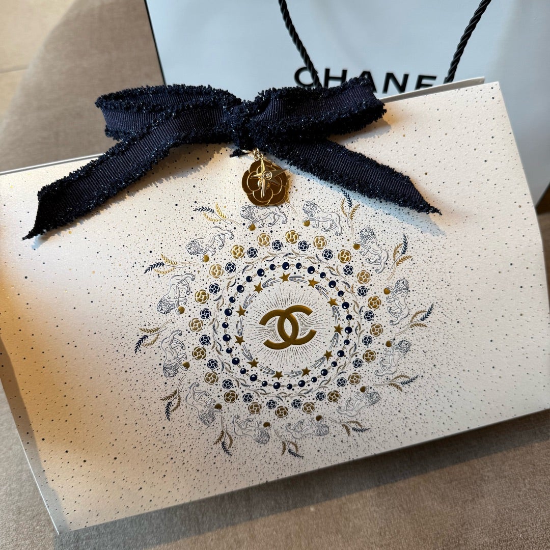 CHANELシャネルクリスマスコフレ2025♡チャーム付き限定エッセンシャル