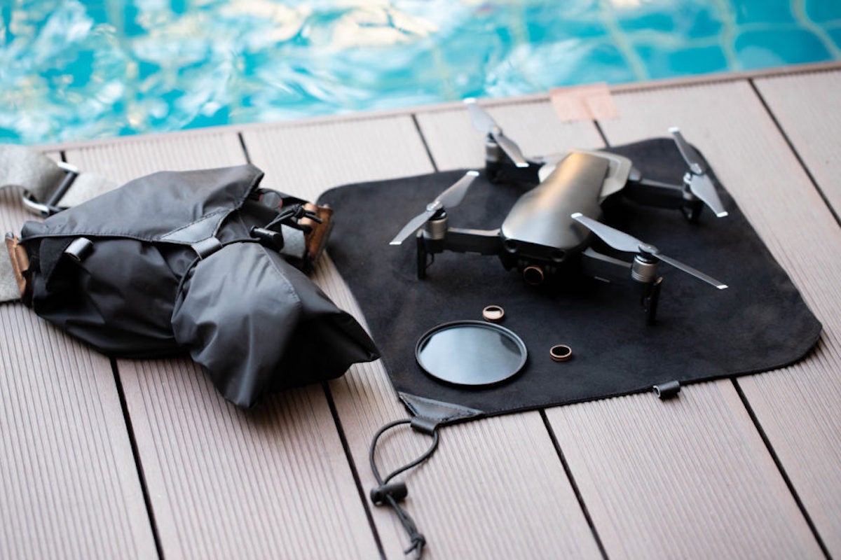 身軽にカメラを持ち出そう】ドイツ発！質実剛健なカメララップ