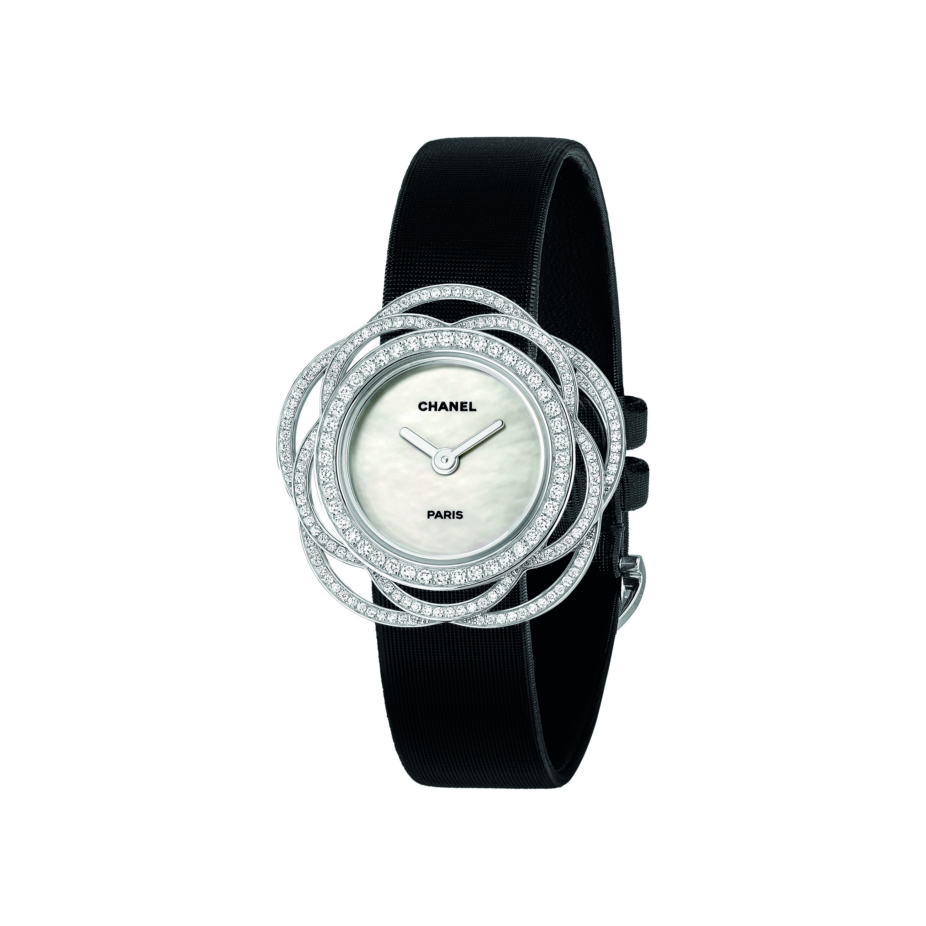 シャネル「カメリア コレクション」のジュエリーウオッチに日本人女性