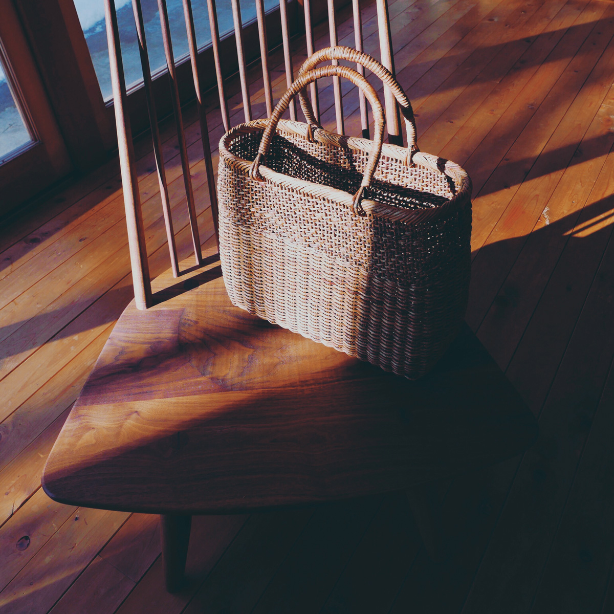 木の温かみ、巧みな手わざ。トート形のかごバッグが好き