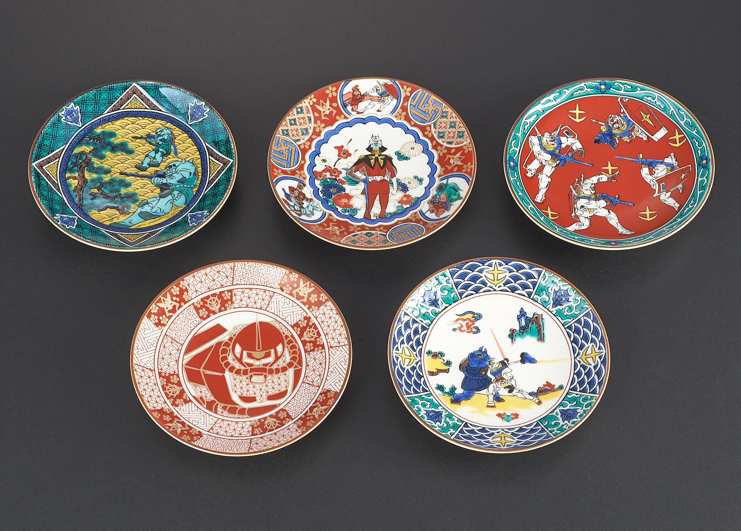 まさかのコラボがなかなかイケる！ガンダム×九谷焼の豆皿 | GoodsPress Web