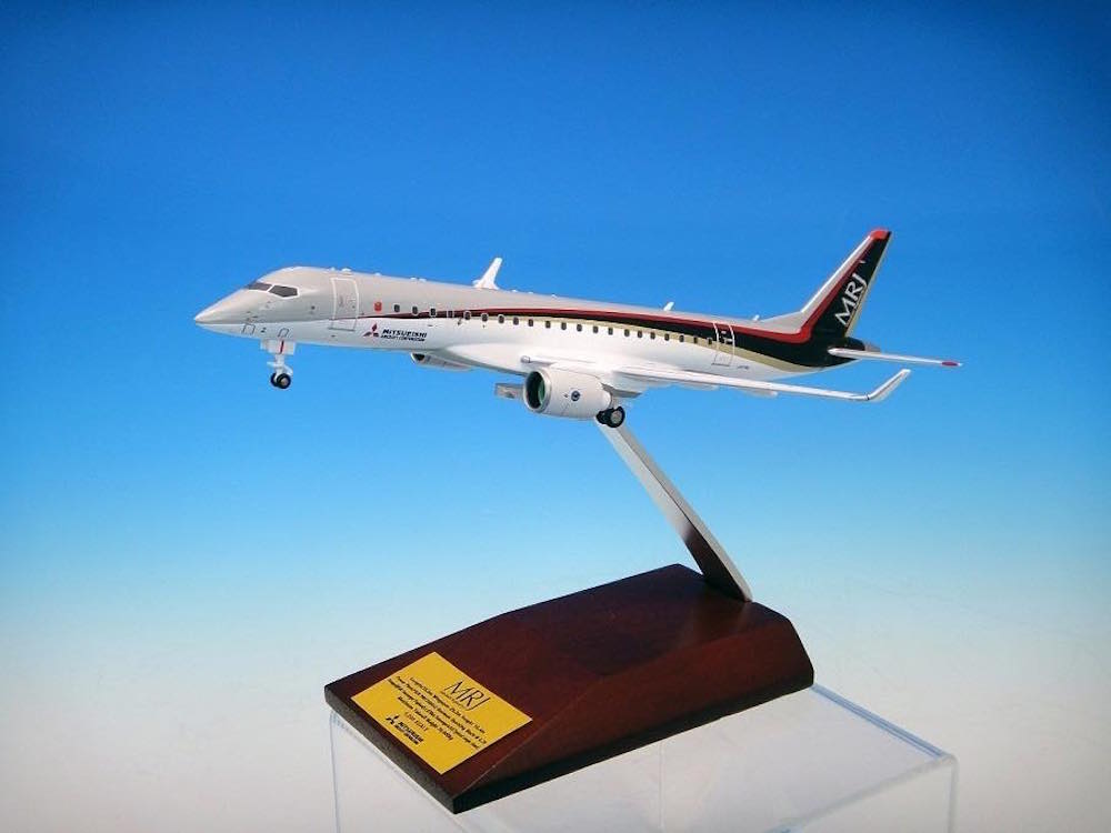 U*F様 ANA MRJ90 ソリッドファスレージモデル 1:100 飛行機模型 U*F様