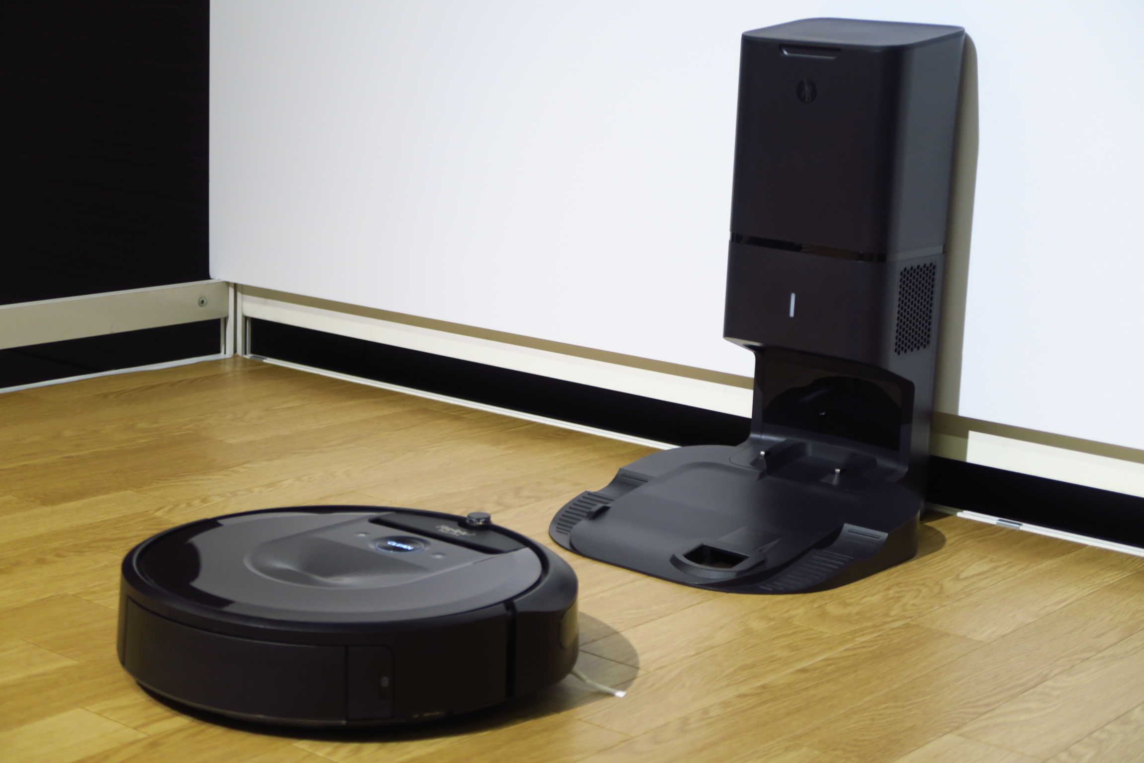 ついにゴミ捨てまで自動化！最新「ルンバi7＋」が買いの理由