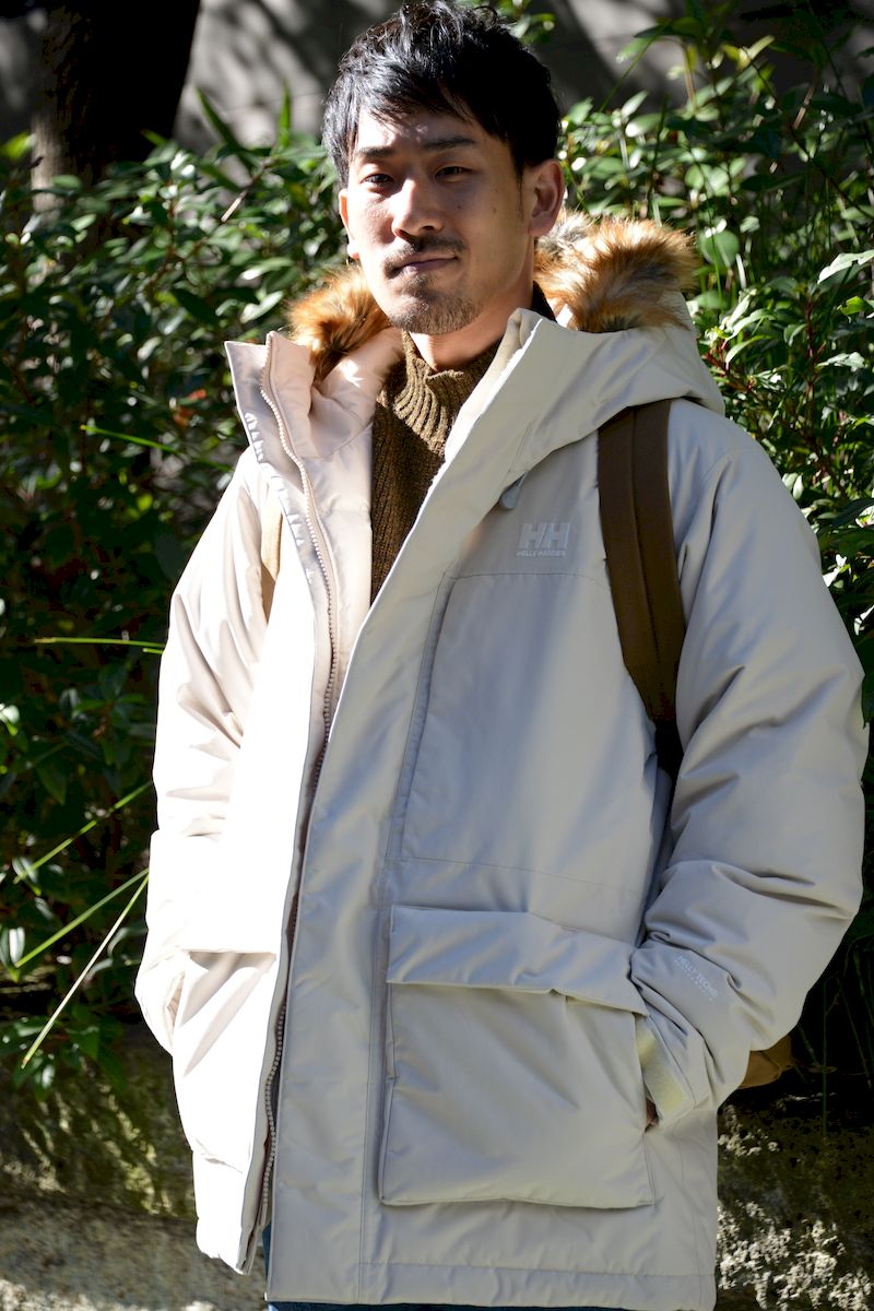 ヘリーハンセンの新作ダウンは街にもフィールドにもよく似合う