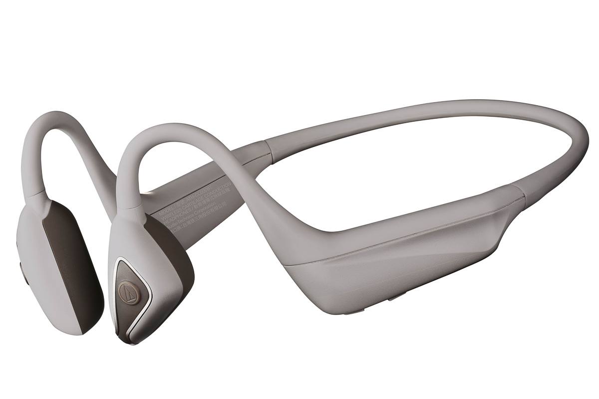 世界初！オーディオテクニカ「軟骨伝導ワイヤレスイヤホン」は