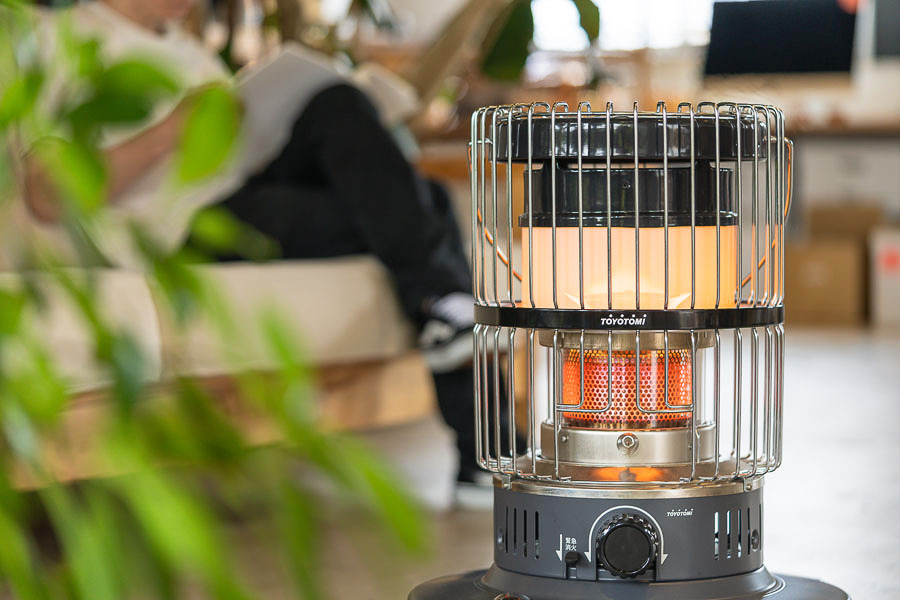 トヨトミの石油ストーブにどんなインテリアに馴染むグレーが追加