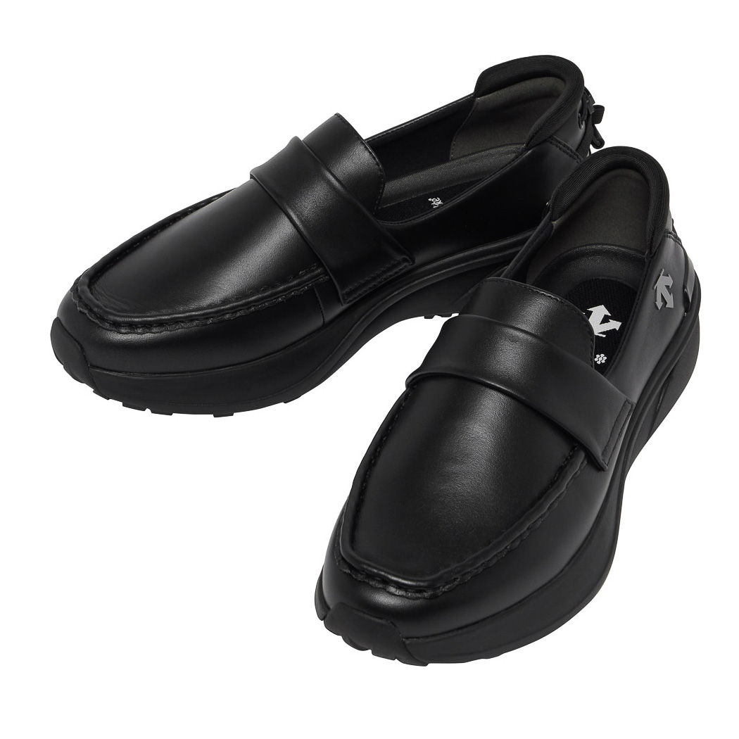 ビジネスからカジュアルまでこれ一足。デサントが提案する「濡れにくい