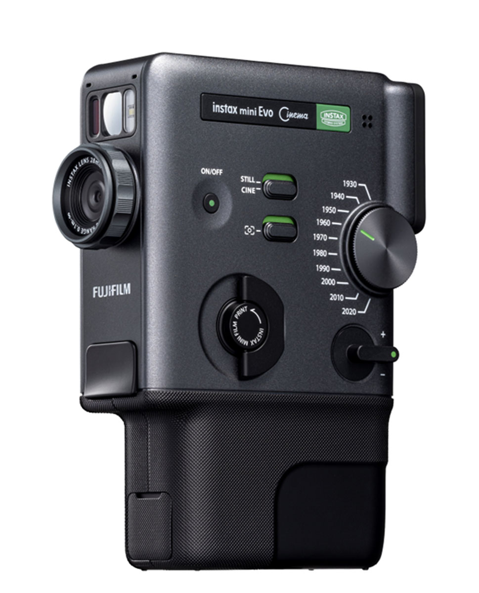 ショート動画も撮れるチェキ。8ミリのような縦持ちで昭和や平成のよう