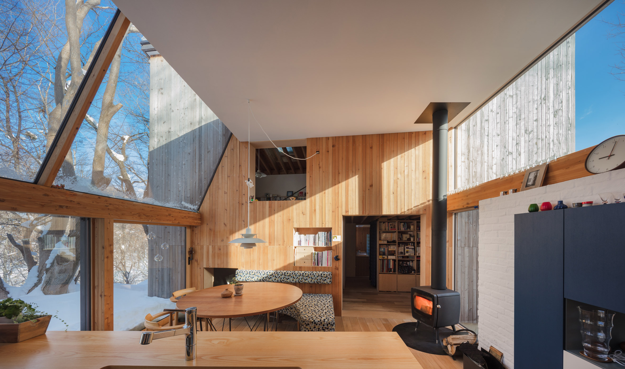 Timber volumes form live-work spaces for artist and architect in