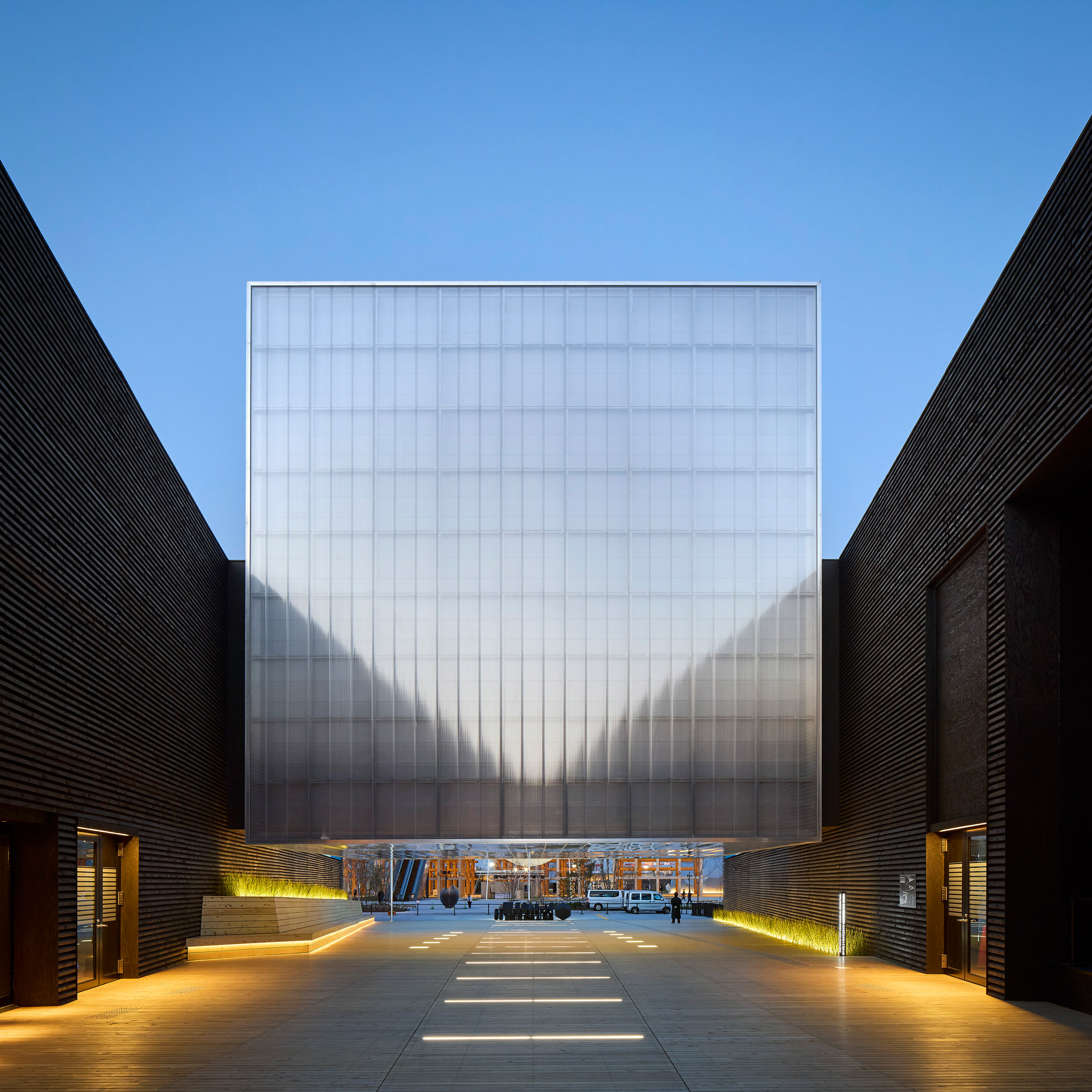 Grand yet minimalistic