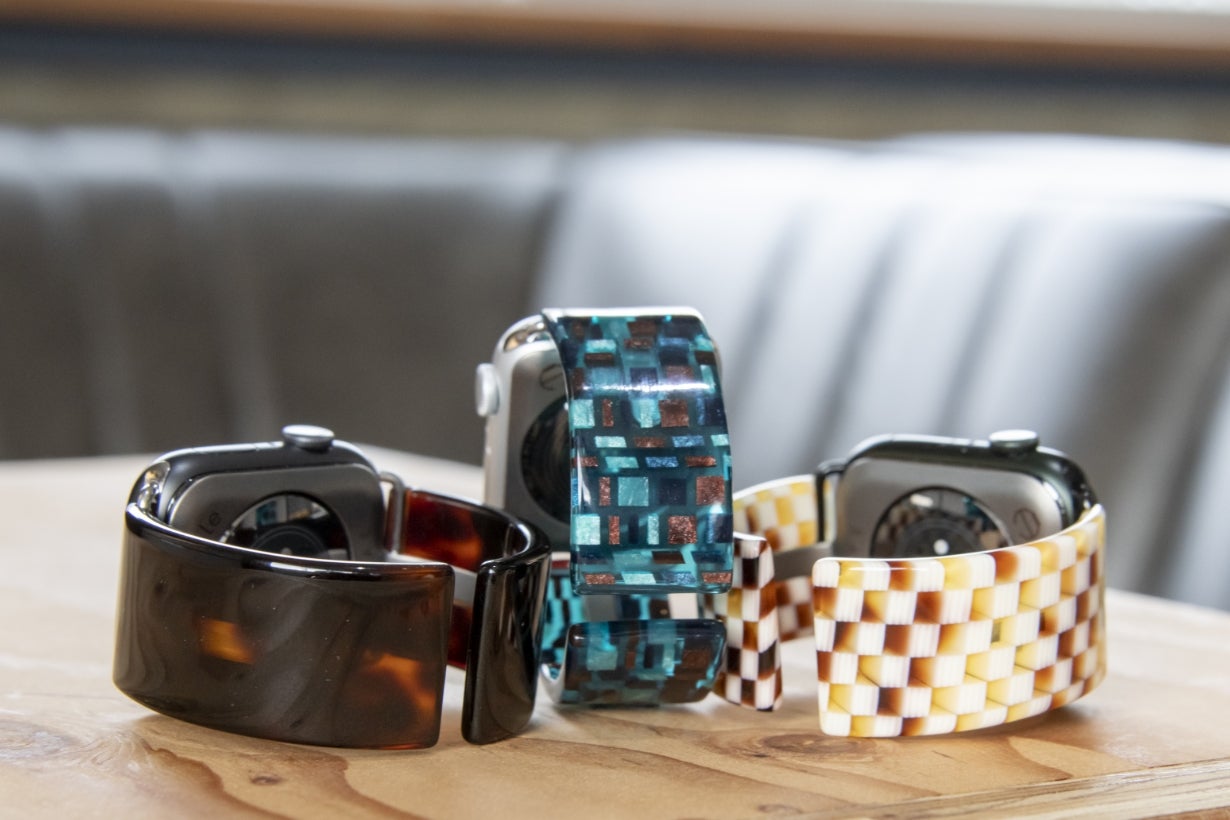 日常を彩る軽くて快適な着け心地、アップルウォッチ専用エアバングルに