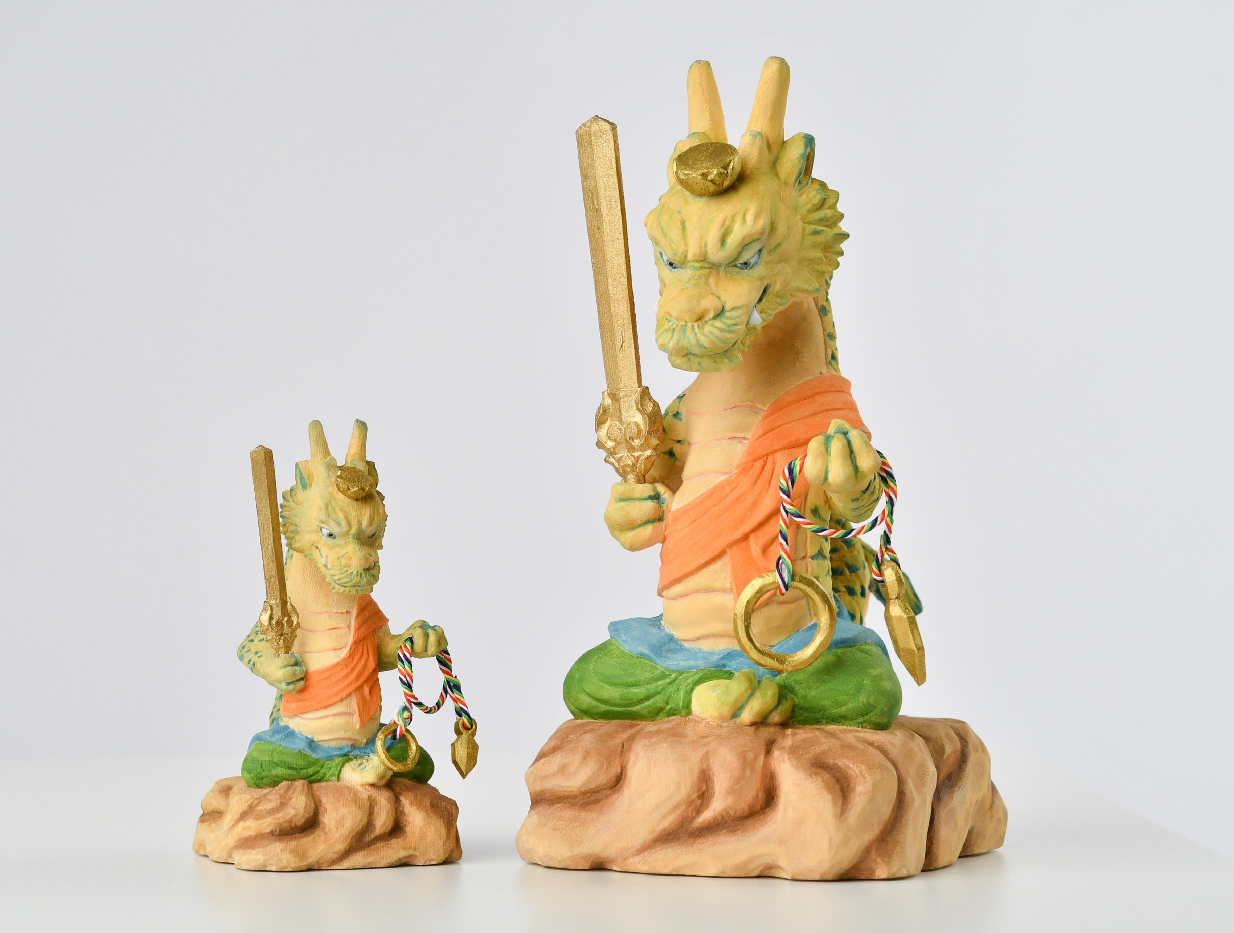 2024年の幸せと開運を。仏像制作55年、辰（龍）姿の不動明王の木彫像を