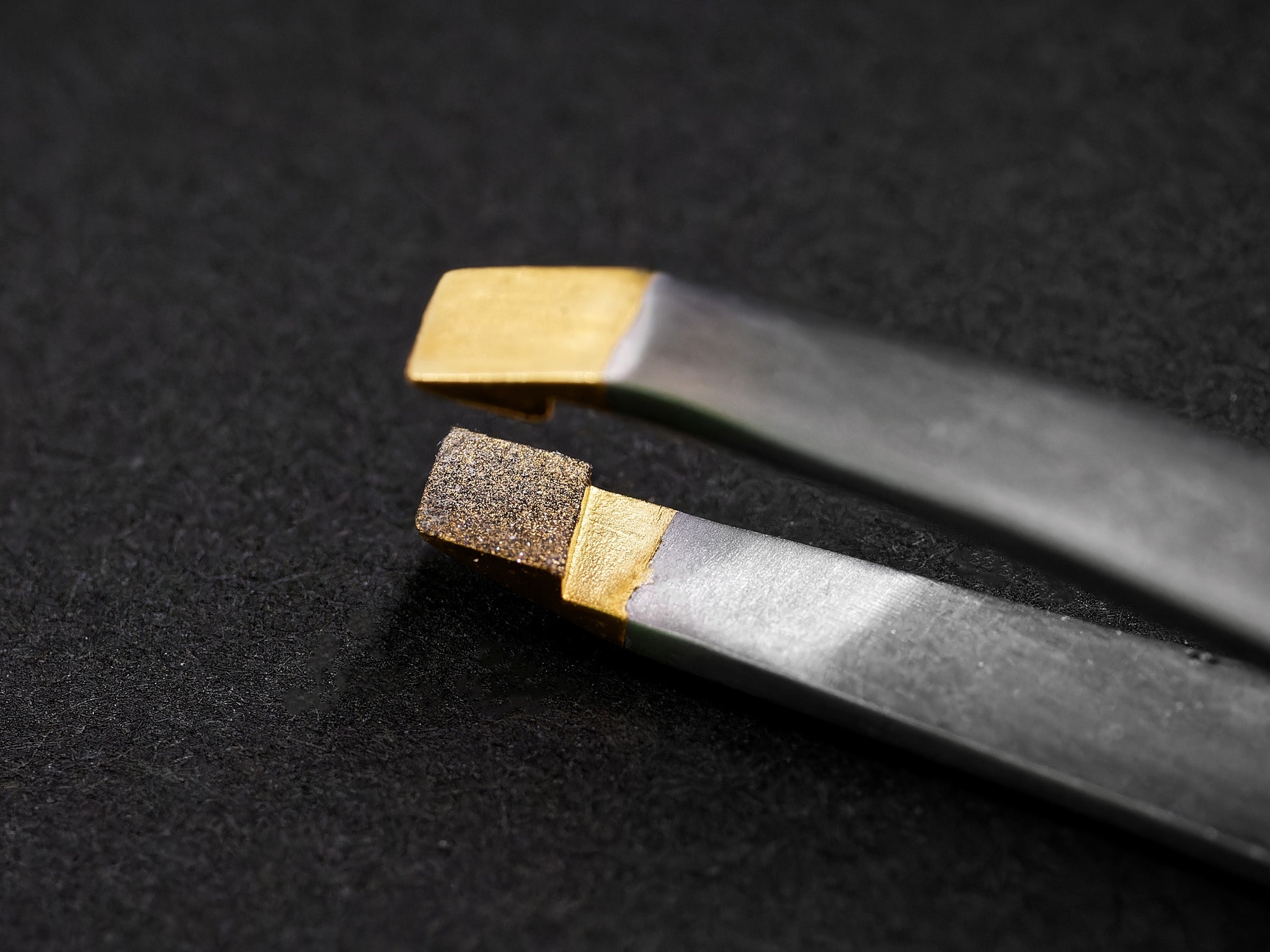 掴んだら離さない天然ダイヤモンドのピンセット「クラフテム