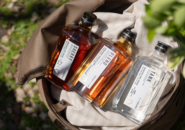 シェリー樽17年＆タンク18年の長期貯蔵の米焼酎をブレンドした琥珀色に