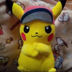 サトシの帽子をかぶったピカチュウのぬいぐるみ ☆ - メルカリ