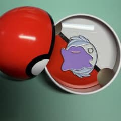 韓国限定】ポケモン メタモン ピンバッチ モンスターボール付 - メルカリ