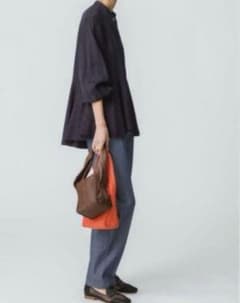 エブール ネイビー ペプラムスタイル ブラウス - メルカリ