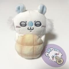 ちいかわ デスクトップから見守るひっかけぬいぐるみ（メロンパン持ち