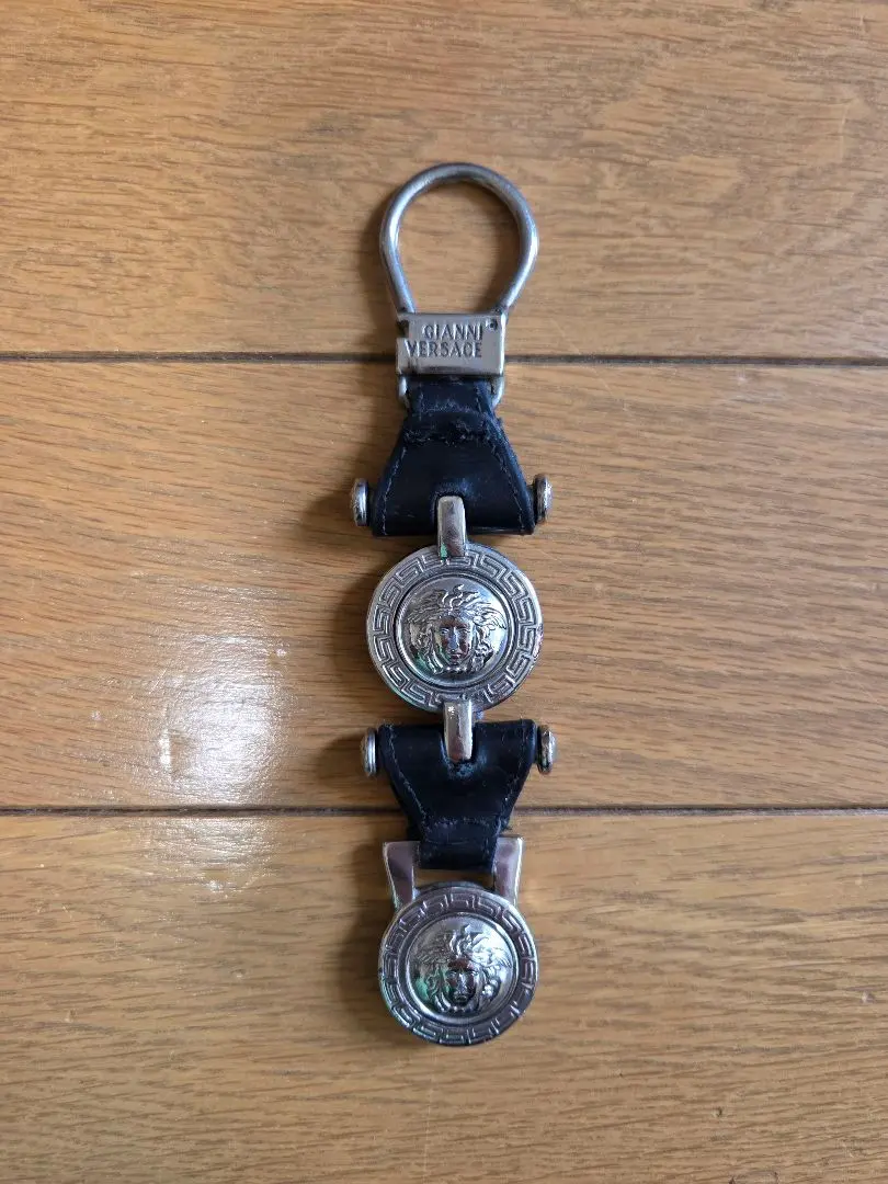 2026年最新】ジャンニヴェルサーチキーホルダーの人気アイテム - メルカリ