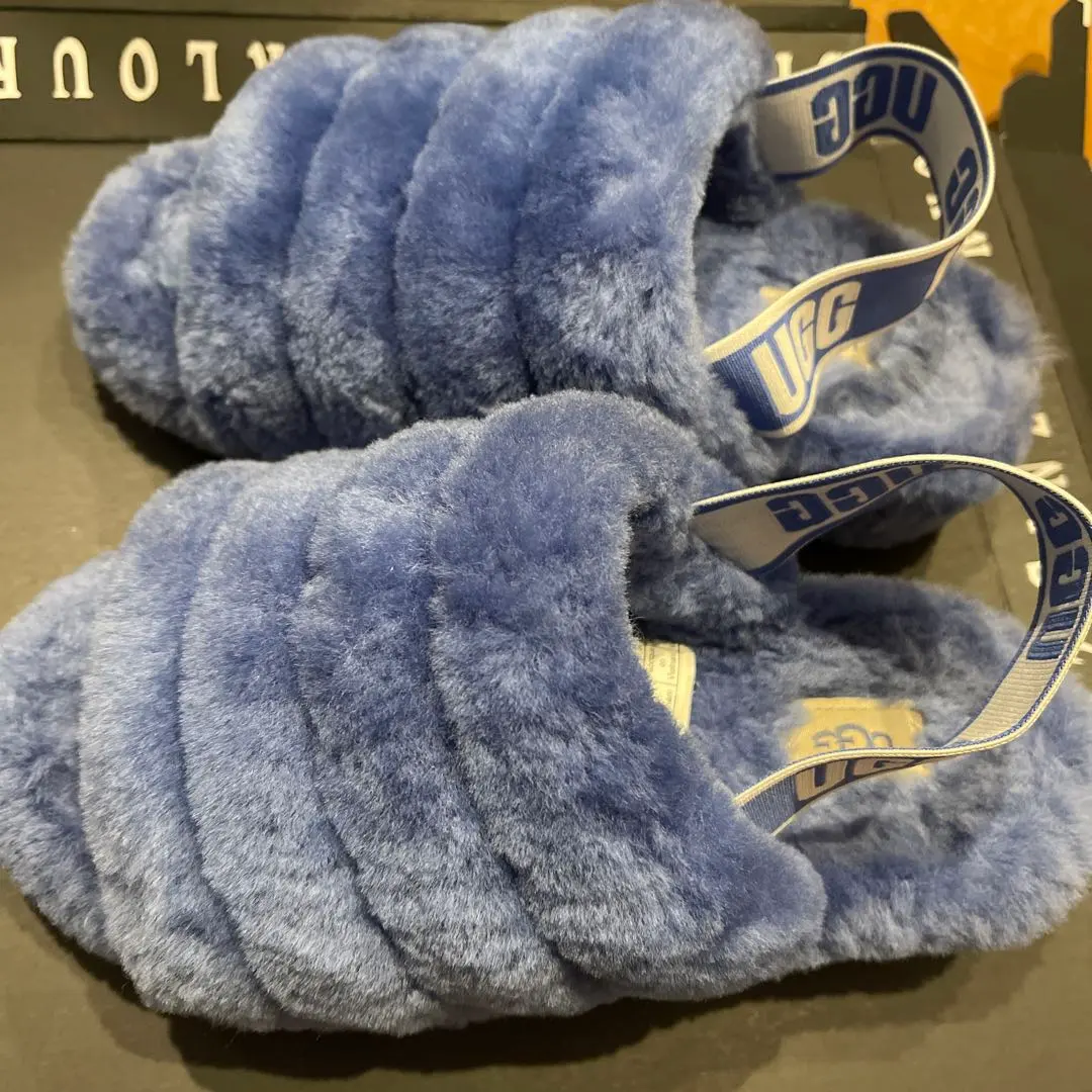 2026年最新】uggフラッフイヤースライドの人気アイテム - メルカリ