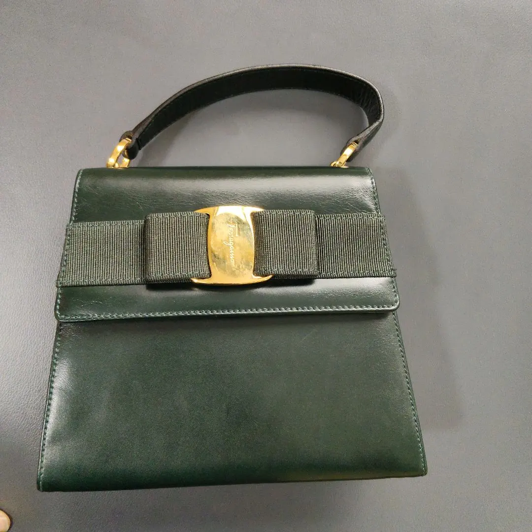 2026年最新】Salvatore Ferragamo カラー：グリーン系 ハンドバッグの