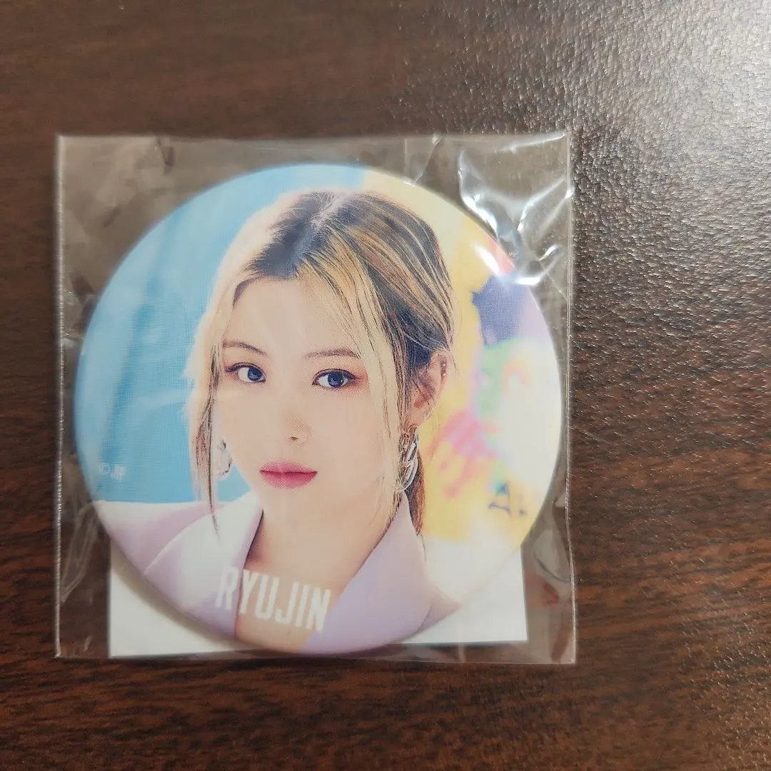 2026年最新】itzy缶バッチの人気アイテム - メルカリ