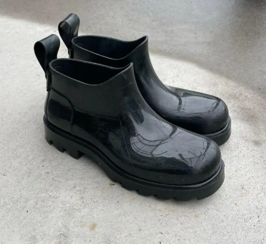 2026年最新】BOTTEGA VENETA STRIDE の人気アイテム - メルカリ