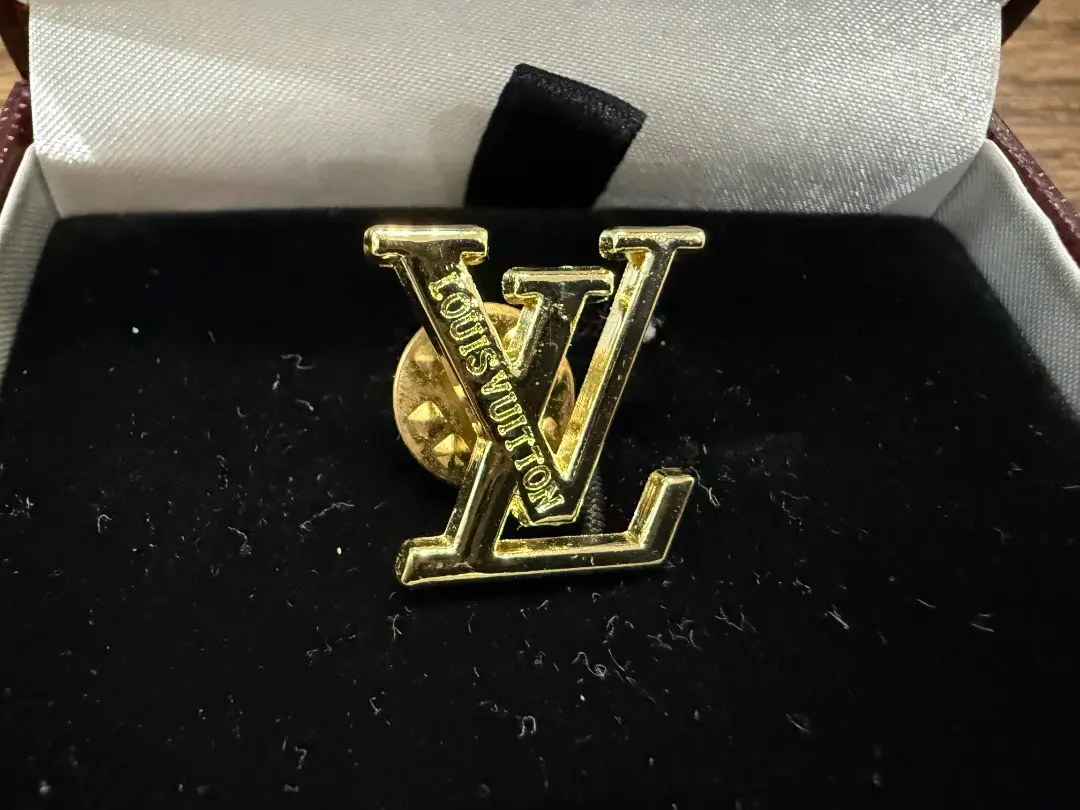 2026年最新】ルイヴィトン ピンブローチの人気アイテム - メルカリ