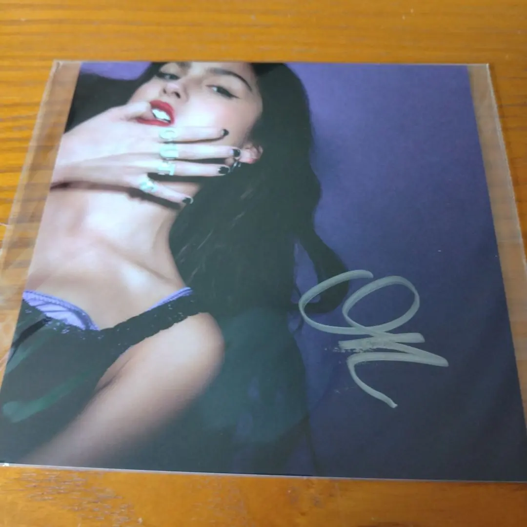 2026年最新】オリビアロドリゴ サインの人気アイテム - メルカリ