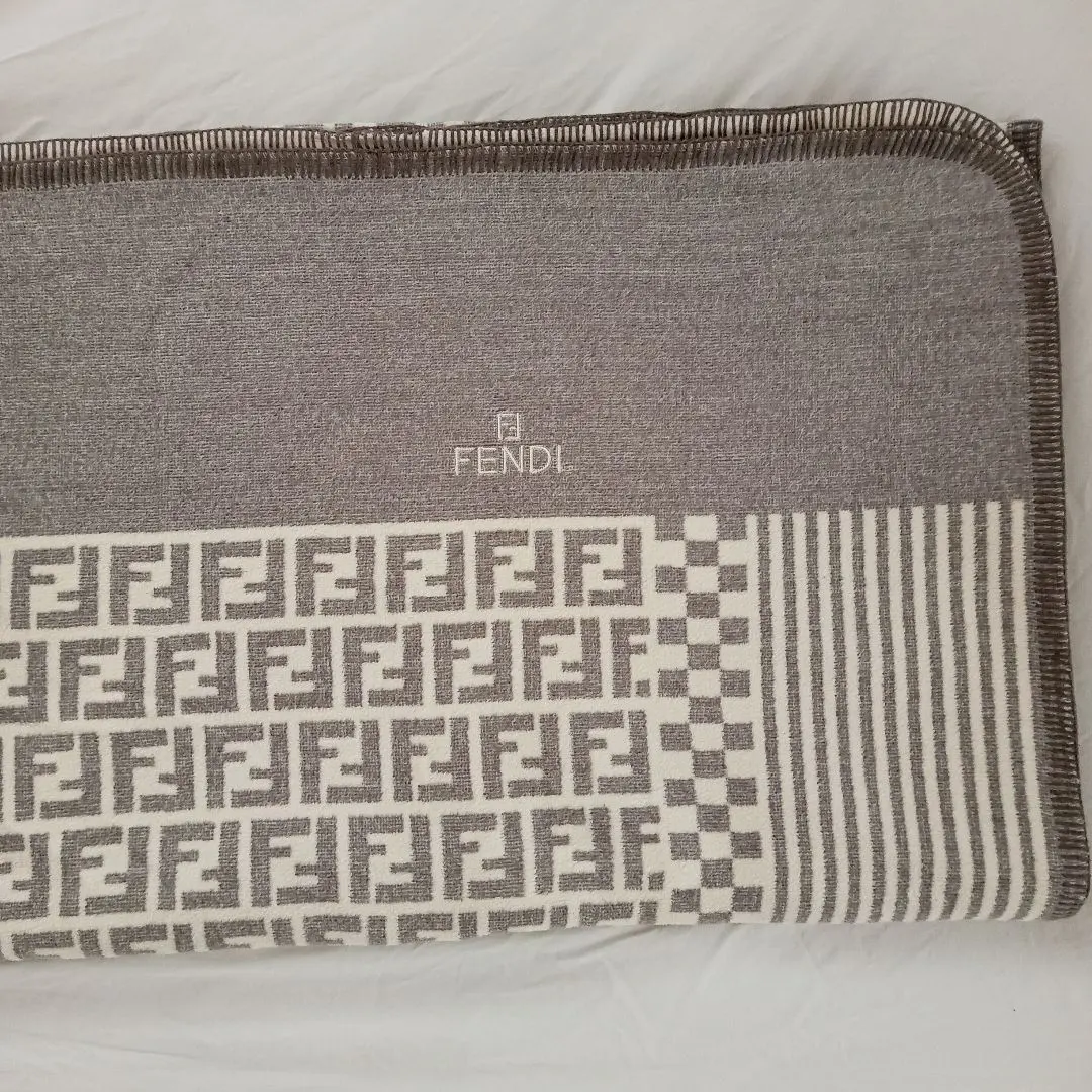 2026年最新】フェンディ綿毛布の人気アイテム - メルカリ